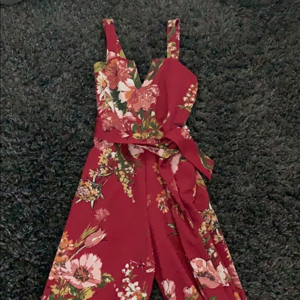 Floral Pattern PantSuit!! Never worn!! Very Cute!!